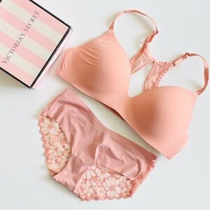 38C MEDIUM Victoria’s Secret beige bra set